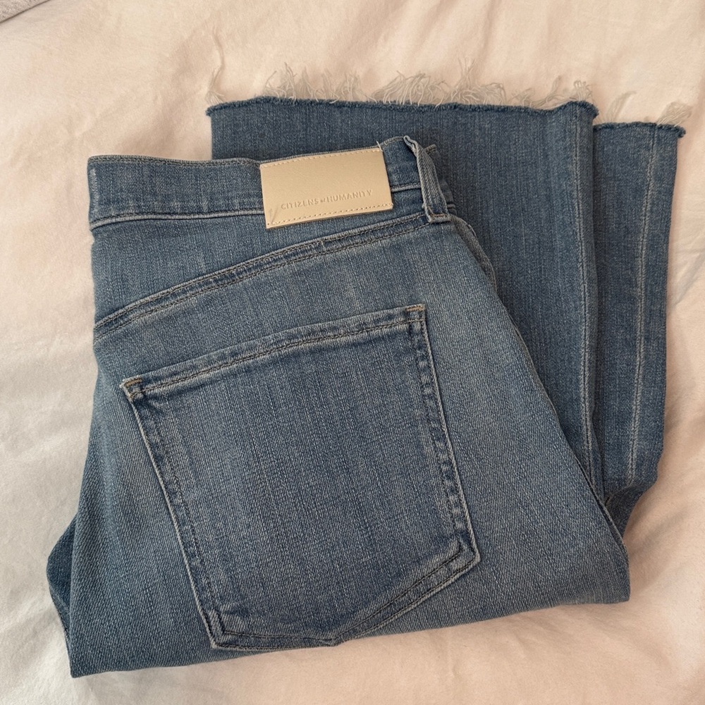 LIKE NEW Citizens of Humanity Isola Cropped Flaired Jeans - Picture 6 of 9